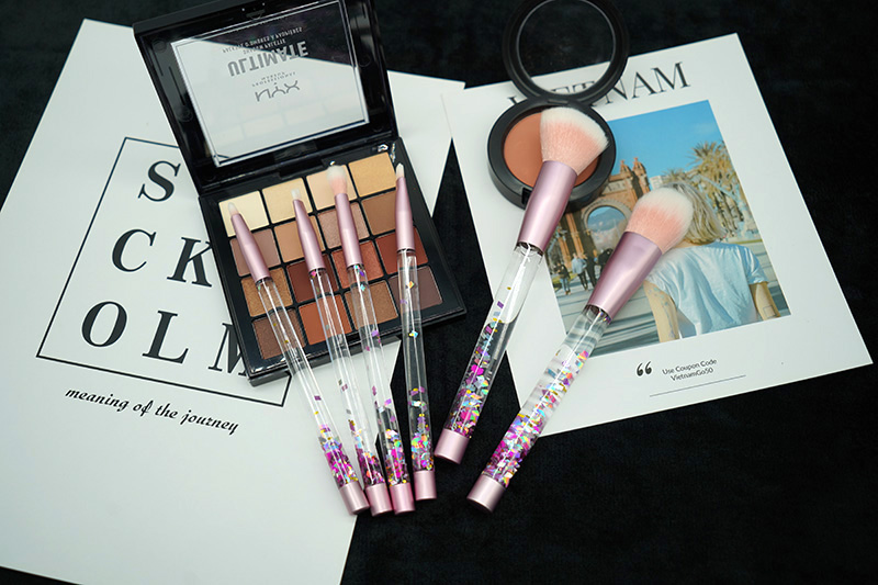 Guangzhou Mini Flat Bulk Clear Magic Multifunctional 4D Foundation Contour Blending And Blush Cosmetic Makeup Brush For Face