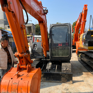 Excavatrice hydraulique d'occasion Hitachi ZX60 6 tonnes d'origine japonaise avec moteur Yanmar, boîte de vitesses et pompe pour travaux d'aménagement paysager, certifiée CE EPA, en stock - Product Image 1