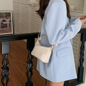 กระเป๋าสะพายใต้วงแขนของผู้หญิงแบบพกพา, 2025ใหม่สไตล์เกาหลีวัสดุ PU ล็อคสายเดี่ยวใช้งานได้หลากหลายกันน้ำ - Product Image 5