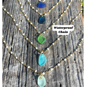 Collar Unisex Hecho a Mano con Colgante de Inicial Personalizada en Acero Inoxidable Chapado en Oro de 18K con Cristal Marino, Inspirado en el Océano - Product Image 2