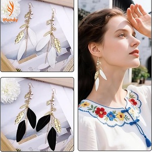 Pendientes Novedosos con Plumas y Símbolo de <span class=keywords><strong>la</strong></span> Paz Hippie para Fiesta, Pendientes Bohemios con Borlas Largas para Vacaciones de Verano y Eventos Musicales - Product Image 2