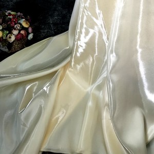 Tessuto Satinato Liquido Oro Brillante, Tessuto in Poliestere Liquido Riflettente, Organza Luminosa per Abiti da Sera Femminili - Product Image 4