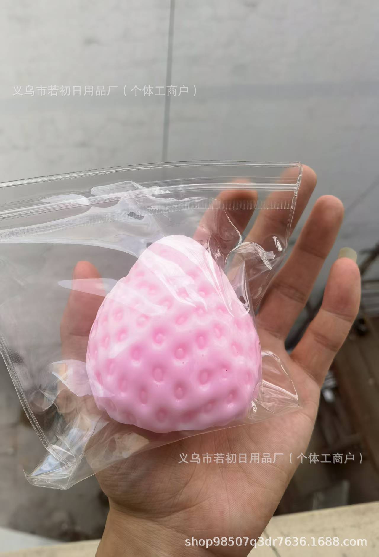 Pink oversized strawberry-110g