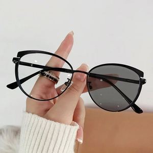 Lunettes de vue photochromiques œil de chat anti-lumière bleue pour femmes, montures de lunettes à verres changeants de couleur, collection mode 2025 - Product Image 4
