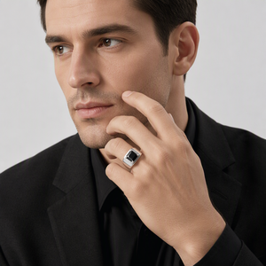 Bague Chevalière Carrée en Acier Inoxydable Personnalisée pour Homme, avec Pierre Onyx Noir et Plaqué Or, Bijou de Phalange pour Homme – Vente en Gros - Product Image 4