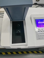 Instrument d'analyse de laboratoire UV-1900 Spectrophotomètre UV VIS à double faisceau LCD 190-1100nm pour l'analyse qualitative quantitative de l'ADN