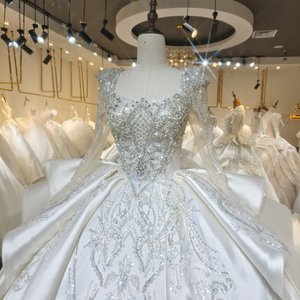 Lsml024 Robe de mariée moderne, style princesse, en satin, avec strass et appliques florales, jupe de mariée à traîne balai, pour mariée musulmane - Product Image 2