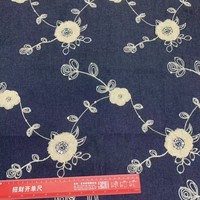 Kain Denim Bordir Motif Bunga Mete Sentuhan Lembut Grosir Pabrik untuk Celana Rok Denim Kemeja Musim Semi / Musim Panas