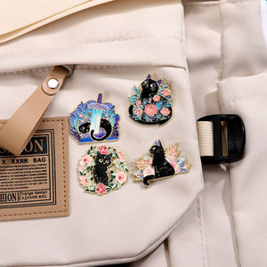 Pins de Esmalte Metálico con Diseño de Gato de Fantasía YINI - Insignias Coleccionables de Gatos Mágicos Intrincados Impresas con UV para Amantes de la Fantasía y los Gatos - Product Image 5