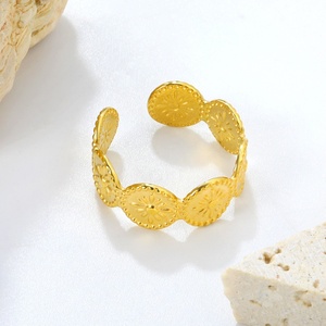 Anillo de Diseño Floral Redondo de Moda, Venta al por Mayor, Joyería Chapada en Oro de 18K, Anillos Ajustables Abiertos de Acero Inoxidable para Mujer - Product Image 5