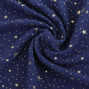 Vente en gros directe d'usine, tissu en mousseline de coton biologique 100% <span class=keywords><strong>double</strong></span> <span class=keywords><strong>gaze</strong></span>, tissé froissé, avec des étoiles en feuille d'or et d'argent pour garçons - Product Image 3