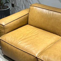 Canapé trois places en cuir huilé style vintage, style rétro Wabi-Sabi, salon, villa, jaune chaud, modulaire, haut