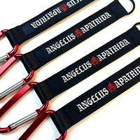 Gantungan Kunci Carabiner Logam Paduan Seng Kustom dengan Tali Lanyard Polyester untuk Pendakian, Tali Pergelangan Tangan Promosi, Gantungan Kunci Carabiner