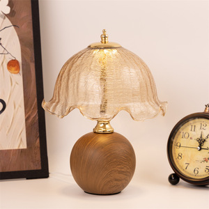 Lampada da tavolo con paralume in vetro fiore retrò francese lampada da comodino da camera da letto decorazione per soggiorno lampada da atmosfera nostalgica vecchio stile - Product Image 1