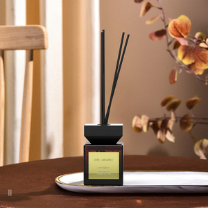 Difusor de Aromas de Lujo de 100 ml con Aceites Esenciales Naturales, Juego de Difusores Personalizados con Varillas de Ratán y Vidrio para el Hogar - Product Image 5