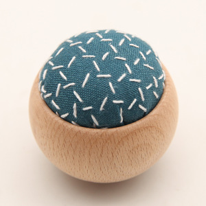 Base de madera <span class=keywords><strong>Pin</strong></span> Cojín Almohadillas de aguja Soporte Técnica pintada Alfiletero Soporte de aguja - Product Image 2