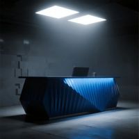 Comptoir de réception moderne et créatif en PETG bleu extensible, de forme irrégulière, artistique, pour hôtel, bureau, centre commercial