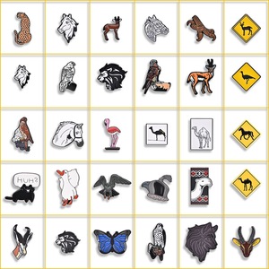 สติกเกอร์โลหะโลโก้แบบกำหนดเอง สติกเกอร์โลหะเคลือบอ่อนนุ่ม พร้อมกาว 3M เหมาะสำหรับเคสโทรศัพท์ - Product Image 1