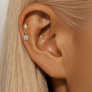 Boucles d'oreilles en argent S925 avec opale bleue exquise en forme de fleur à cinq pétales, plaqué or, à tête plate unique - Product Image 4