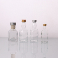Vente en gros de bouteilles de verre miniatures pour whisky, liqueur, vin, 50 ml, avec bouchon à vis