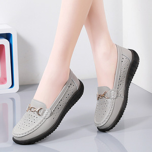 รองเท้าสวมสบายแบบใหม่สำหรับฤดูร้อน ดีไซน์โปร่ง ระบายอากาศได้ดี พื้นนุ่ม เหมาะสำหรับผู้หญิงวัยกลางคนและผู้สูงอายุ ไซส์ใหญ่ แบบสวม - Product Image 3