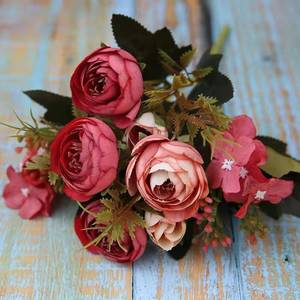 Boccioli di Camelia Artificiali in Seta di Lunga Durata all'Ingrosso per Decorazioni per la Festa della Mamma, Natale, Laurea e Pasqua - Product Image 4