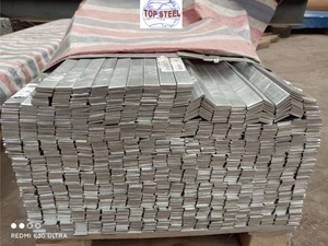 Barres plates en acier galvanisé de type 20 #   45 #   Barres plates en acier S235 SS400 ASTM A36 40mm 60mm et en acier 1010 et 4140 - Product Image 3