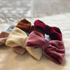 高級感のある犬用蝶ネクタイ ベルベットカラー 結婚式用リングベアラー タキシード 犬猫用 - Product Image 2