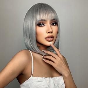 Peluca de cabello sintético liso con flequillo para mujer, <span class=keywords><strong>pelo</strong></span> <span class=keywords><strong>corto</strong></span> recto color <span class=keywords><strong>gris</strong></span> plateado, rubio <span class=keywords><strong>ceniza</strong></span>, Natural, precio al por mayor - Product Image 2