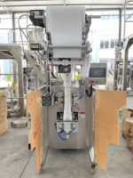 Machine d'étiquetage entièrement automatique verticale pour sachets respirants en PP non tissé, destinée aux granulés de chlorure de calcium et de gel de silice de qualité alimentaire