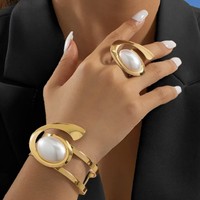 Ensemble de bijoux fantaisie, bracelet géométrique en spirale avec grosse pierre, bracelet épais en or et ensemble de bagues pour femmes
