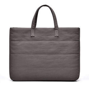 Nouveau sac à main minimaliste pour femmes, grande capacité, décontracté, en polyester rembourré, avec pochette pour ordinateur portable, bandoulière pour le travail, les affaires quotidiennes et les voyages. - Product Image 4