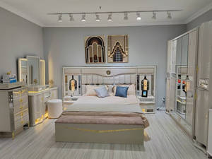 Meubles de chambre à coucher de luxe avec miroir éclairé par LED, meubles de chambre à coucher de haute qualité avec finition brillante - Product Image 2