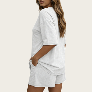 Ventes en gros de vêtements pour femmes, ensemble deux pièces streetwear d'été personnalisé, mode, nouveaux hauts, t-shirt oversize décontracté et ensemble de shorts - Product Image 2