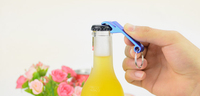 Logo personnalisé en gros en aluminium coloré ouvre-bouteille de bière porte-clés pour les invités Restaurant Promotion cadeau de mariage porte-clés