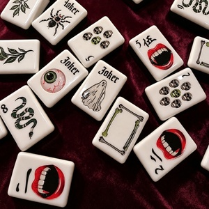 Tuiles de mahjong américaines sur le thème d'Halloween avec un grand motif de bouche rouge, gravure double face et matériau acrylique - Product Image 3