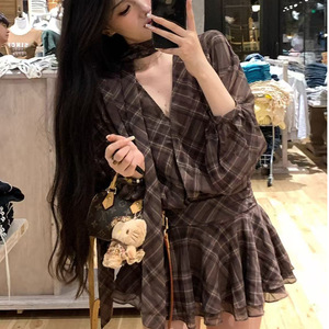 Korean Style Brown Plaid V-Neck Wrap Dress Loose Fit Women Autumn 2025 Fashion Dress - Product Image 3