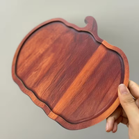 Plateau de service en bois d'acacia fait main en forme de citrouille avec poignée, planche à charcuterie gravée, cadeau de fêtes