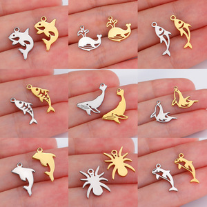 Tiburón océano pulido fino corte láser joyería encantos PVD 18K chapado en oro de acero inoxidable mar encantos colgantes - Product Image 2