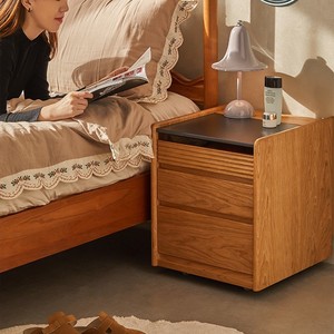 Mesita de noche de madera de cerezo con cajones de almacenamiento para dormitorio - Product Image 1