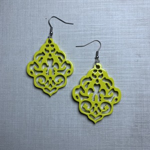 Hecho en Vietnam productos personalizados cuerno de Búfalo Blanco pendiente en blanco pendientes hechos a mano para las mujeres productos de venta caliente - Product Image 1