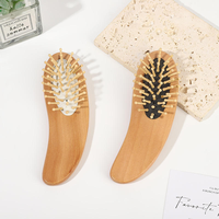 Brosse à cheveux en bois mini format de voyage, forme mangue, portable, avec fonction de massage du cuir chevelu et peigne à palettes pour femmes - Offre Spéciale