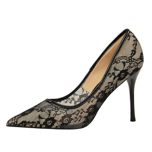 Escarpins noirs en satin légers et élégants avec strass, à bout pointu, pour femmes, idéaux pour les soirées et occasions spéciales - Product Image 1