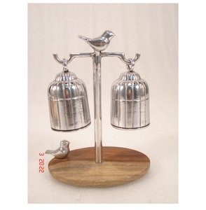 Plateau en bois profond avec des poignées en métal pour l'usage de cuisine - Product Image 5