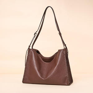 Nouveau sac seau à bandoulière tendance de style coréen avec rivets, sac à main pour femme à grande capacité, élégant et décontracté - Product Image 2