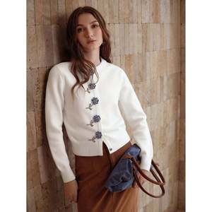 <span class=keywords><strong>Cardigan</strong></span> da Donna <span class=keywords><strong>Bianco</strong></span> in 100% <span class=keywords><strong>Cotone</strong></span> Lavorato a Maglia con Bottoni Frontali Ricamati e Decorati, Maniche Lunghe - Product Image 2