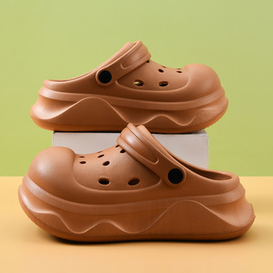 Crocs pour femmes, sandales d'été d'extérieur antidérapantes à bout fermé, semelle épaisse en EVA, respirantes, anti-odeurs, rehaussantes, pour la plage - Product Image 2