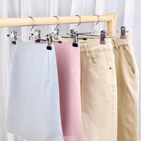 LM1012 Petit cintre en acier inoxydable avec revêtement PVC Cintre en métal chromé solide pour jeans