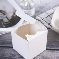 Boîtes à bonbons en papier blanc Fenêtre coeur classique Mini gâteau Conteneur à cupcake unique Fournitures de fête boîte-cadeau Boîte de faveur pour la fête des enfants
