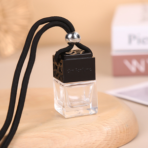 Botellas de Perfume Colgantes de Vidrio Vacías con Tapa Metálica Plana Cuadrada, Ambientador de Coche de Vidrio Colorido para Uso con Aceites Esenciales - Product Image 5